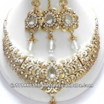 Sharp_diamond_studded_necklace_set